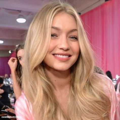 Vs Angel Blonde, Gigi Hadid Blonde Hair, Blonde Gigi Hadid, Gigi Hadid Blonde, Bella Hadid Blonde, Blonde Celebs, Gigi Hadid Pink, Gigi Hadid Hair, Famous Blondes