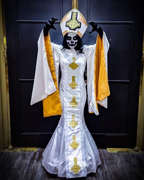 Ghost Concert, Ghost Ideas, Ghost Nameless Ghouls, Ghost Cosplay, Doom Metal Bands, The Ghost Band, Ghost Memes, Witchy Outfits, Papa Emeritus Iv