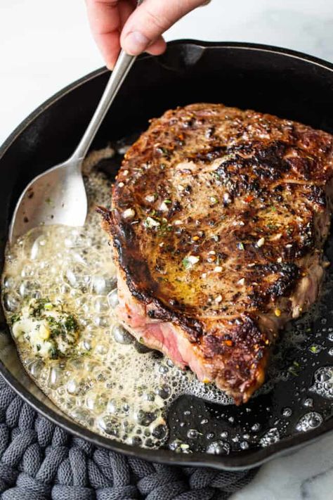 Cast Iron Flank Steak, Cast Iron Skillet Steak, Best Cut Of Steak, Sirloin Steak Recipes, Herbed Butter, Cast Iron Steak, Steak Dinner Recipes, Dry Aged Steak, Skillet Steak