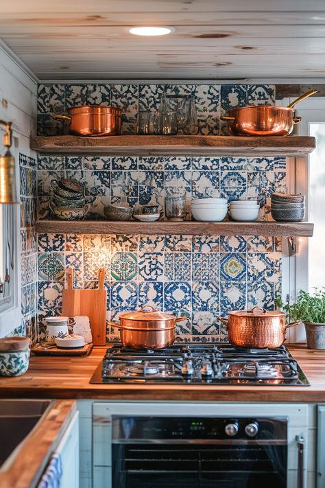 Portugal Kitchen, Japandi Home Office, Moroccan Tile Backsplash, Portuguese Kitchen, Tiny House Kitchens, Copper Pots And Pans, Kitchen Color Schemes, Tiny Cooking, Japandi Home