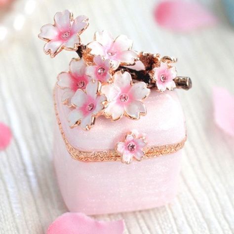 Blossom Aesthetic, Blossom Cookies, Blossom Jewelry, Inexpensive Jewelry, Diy Jewelry Holder, Jewelry Box Diy, Jewelry Quotes, Box Tops, Magical Jewelry