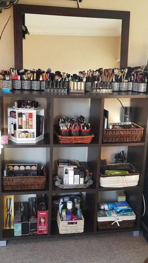 How To Organize Beauty Products In Room, Beauty Supply Storage, Hair Product Storage Ideas, Beauty Rooms, Girl Apartment Decor, Room Organization Bedroom, Makeup Area, House Organisation, Closet Renovation