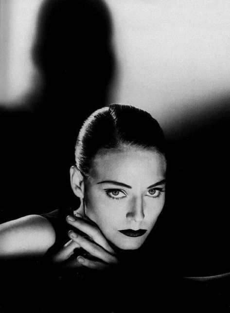 Jodie Foster by Helmut Newton,1987 High Key Portrait Photography, Russh Magazine, Newton Photo, Pale Face, Liza Minnelli, Robert Mapplethorpe, Helmut Newton, I Love Cinema, Louise Bourgeois