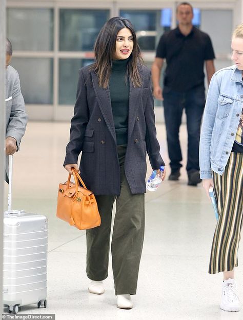 Priyanka Chopra Street Style, Priyanka Chopra Makeup, Office Wear Women Work Outfits, Eugenie Wedding, Jfk Airport, Celebrity Wedding Dresses, Office Wear Women, Jenner Outfits, Windsor Castle