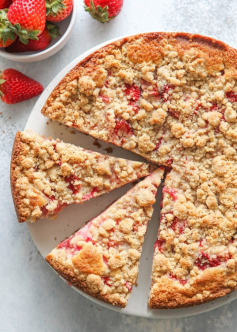 Strawberry Rhubarb Coffee Cake, Strawberry Rhubarb Cake, Rhubarb Coffee Cake, Strawberry Rhubarb Recipes, Rhubarb Cake Recipes, Rhubarb Coffee Cakes, Rhubarb Muffins, Resipi Kek, Rhubarb Desserts