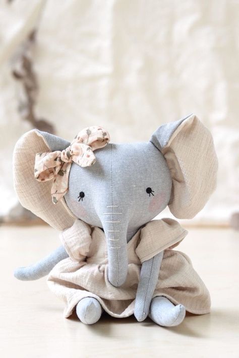 Handmade Animal Dolls, Toys Sewing Patterns, Sewing Soft Toys, Handmade Stuffed Toys, Sewing Shop, Handmade Soft Toys, Handmade Stuffed Animals, Soft Toy Patterns, Cloth Dolls Handmade