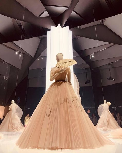 The lustrous exhibition of Dior at V&A museum LONDON was a must for every fashion insiders as well as fashion lovers. 📍2019, V&A Museum, London #foreverfashionable Fashion Lover, Dior, London, Paris