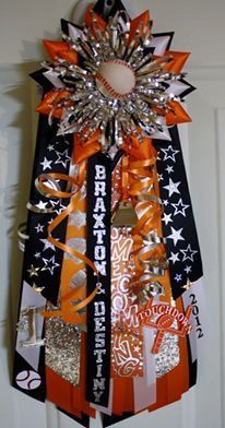 Homecoming mums and garter by Mums by Lisa. Description from pinterest.com. I searched for this on bing.com/images Homecoming Mum Ideas, School Mums, Xmas Bows, Mum Making, Texas Mums, Homecoming Mums Senior, Homecoming Spirit Week, Homecoming Corsage, Texas Homecoming Mums