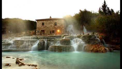 thermal baths of Saturnia in Tuscany Thermal Pool, Indoor Pools, Italian Vacation, Thermal Spring, Thermal Bath, Beautiful Places On Earth, Destination Voyage, Blue Lagoon, Ubud