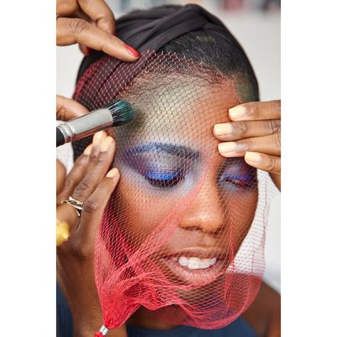 To create the illusion of fish scales, makeup artist Porsche Cooper used Gina Betteli's inventive trick. Cut a piece of plastic netting from a bag of potatoes and use as that your stencil. With a fluffy brush, mix together the cobalt and turquoise shades, and then lightly tap on top of the net to create your design. Begin at the temples, then work your way down, defining the cheekbones as well. To set the cream shadow, dust the netting with a oceanic shimmery powder shadow (we love Gucci Shad... Mermaid Makeup Halloween, Mermaid Makeup Tutorial, Makeup Luxury, Dresses Halloween, Halloweenský Makeup, Halloween Make-up Looks, Medusa Costume, Diy Mermaid, Creepy Halloween Makeup