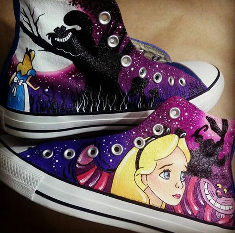 Alice In Wonderland Converse, Converse Painting, Alice In Wonderland Shoes, Marvel Shoes, Nike Shoes Women Fashion, Painted Shoes Diy, Custom Shoes Diy, Preppy Shoes, All Star Shoes