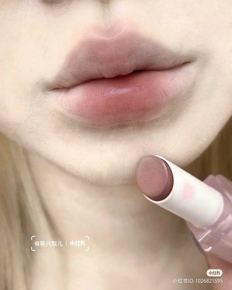 Bow Lips, Cupids Bow Lips, Lip Makeup Tutorial, Makeup Tut, Asian Eye Makeup, Makeup Looks Tutorial, Kiss Makeup, Makeup Items, Asian Makeup