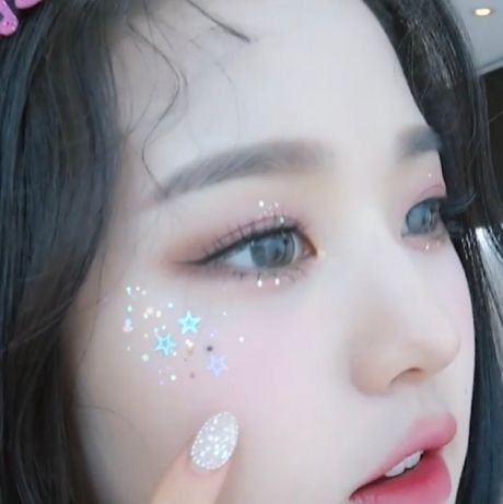 Eye Glitter Korean, Wonyoung Glitter Makeup, Wonyoung Picture, Hello Panda, Space Girl, Halloween Costumes Makeup, Glitter Makeup, Soft Lips, Rosé Blackpink