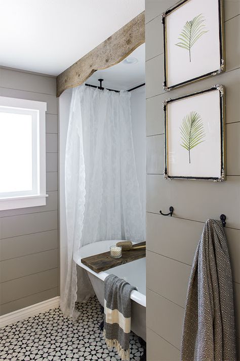 5 Design Takeaways From One of the Most Beautiful DIY Bathroom Renovations Ever  - CountryLiving.com Future Farmhouse, Makeover Kamar Mandi, Farmhouse Bathroom Remodel, Rustic Farmhouse Bathroom, Casa Country, Bad Inspiration, Casa Vintage, Air Bnb, Powder Rooms