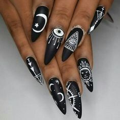 15 Cool Dark Gothic Nail Designs | BeautyBigBang Halloween Nail Ideas Easy, Easy Halloween Nail Art, Easy Halloween Nails Design, Halloween Nail Art Designs, Halloween Nail Art Easy, Black Halloween Nails, Halloween Nails Diy, Evil Eye Nails, Witch Nails