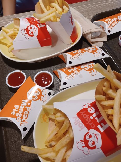 #JOLLIBEE #fastfood #aesthetic #food #yummy #fries #burgers #drinks #sauce #mangopie #junkfood Jollibee Fake Story, Jollibee Food Prank, Aesthetic Jollibee, Jollibee Aesthetic Food, Jollibee Fries, Jollibee Date, Jollibee Prank Picture, Food Jollibee, Jollibee Aesthetic