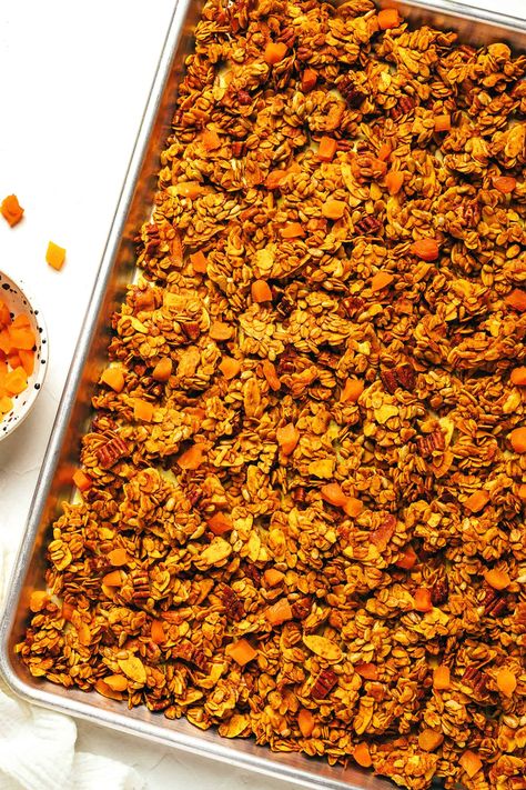 Golden Granola Granola Ingredients, Granola Clusters, Pecan Rolls, Chocolate Granola, Crunchy Granola, Gimme Some Oven, Breakfast Quiche, Granola Recipe, Dried Mangoes