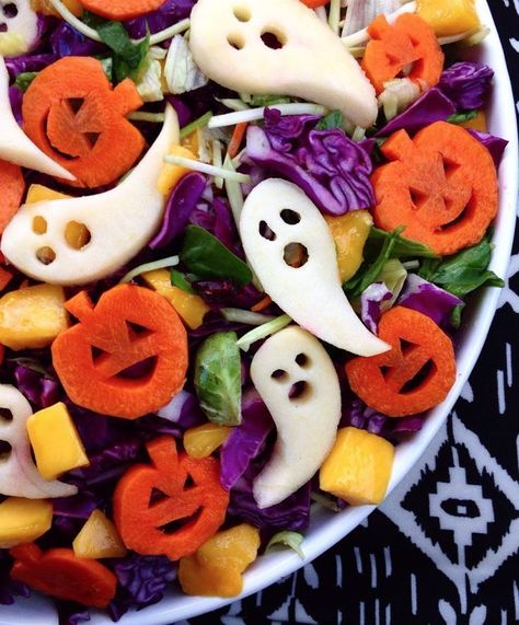 Plat Halloween, Halloween Food Dinner, Halloween School Treats, Kreative Snacks, Halloween Breakfast, Healthy Halloween Treats, Vegan Halloween, Healthy Halloween Snacks, Spooky Food