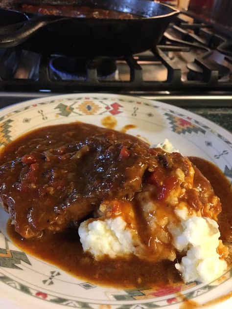 Roast With Tomato Gravy, Swiss Steak With Tomato Gravy, Mccormick Swiss Steak Recipe, Beef Bottom Round Steak, Demi Glaze, Italian Meatloaf Recipes, Sirloin Tip Steak, Swiss Steak Recipes, Red Gravy