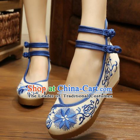 Hanfu Shoes, Genshin Oc, Shoes Embroidery, Medieval Shoes, Oc Reference, Historical Shoes, Chinese Shoes, Outfit Reference, Chinese Clothes