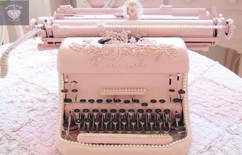 Awesome Vintage Pink Typewriter pink vintage retro typewriter antique Wallpaper Laptop Aesthetic Vintage, Pink Typewriter, Reused Furniture, Laptop Aesthetic, Shabby Chic Home Decor, Retro Typewriter, Antique Typewriter, Shabby Chic Home, Romantic Shabby Chic