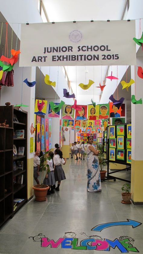 Primary School Art Exhibition, Preschool Exhibition Ideas, Art Exhibition Decoration Ideas, Art Gallery Preschool, School Booth Ideas, School Exhibition Ideas Display, Art Display Classroom, Art Display Ideas Exhibitions, School Exhibition