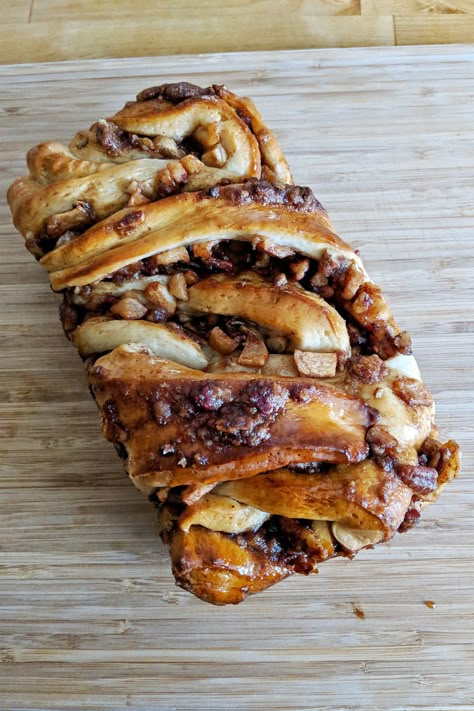 Pecan Babka, Babka Recipe, Pane Dolce, Sweet Dough, Cinnamon Apple, Jewish Recipes, Sweet Bread, Bread And Pastries, Breakfast Breads