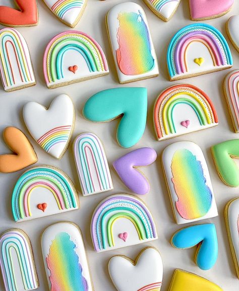 Rainbow Birthday Cookies Decorated, Iced Cookie Designs, Rainbow Theme Cookies, Rainbow Royal Icing Cookies, Rainbow Sugar Cookies Royal Icing, Rainbow Decorated Cookies, Pastel Rainbow Cookies, Rainbow Cookies Decorated, Rainbow Birthday Cookies