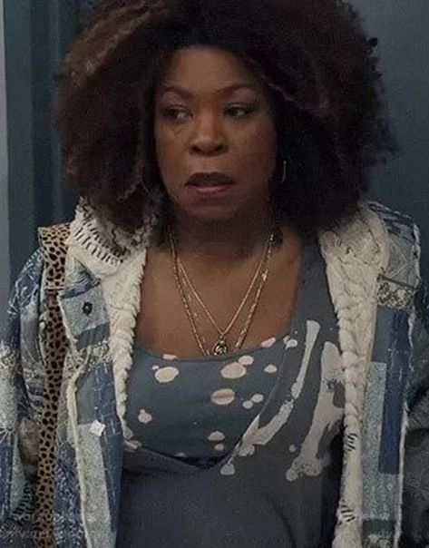 Lorraine Toussaint is a Trinidadian-American actress. The Equalizer Season 3 Lorraine Toussaint Coat is made up of high-quality cotton blend material. Lorraine Toussaint, The Equalizer, Equalizer, Season 3, Lorraine, American Actress, Women Fashion, Cotton Blend, Actresses