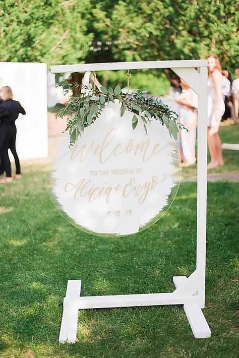 Elegant Welcome Board, Welcome Sign Birthday Party Entrance Diy, Welcome Board Wedding Ideas, Wedding Welcome Board Ideas, Acrylic Welcome Board, Acrylic Wedding Decor, Wedding Signs Acrylic, Acrylic Welcome Sign Wedding, Welcome Sign Acrylic