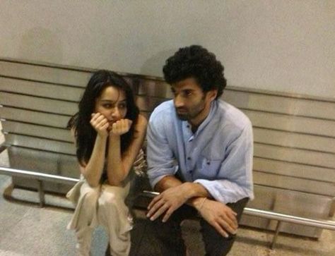 Ok Jaanu, Aditya Roy Kapoor, Aditya Roy Kapur, Roy Kapoor, Vintage Bollywood Aesthetic, Bollywood Aesthetic, Desi Love, Airport Photos, Bollywood Couples