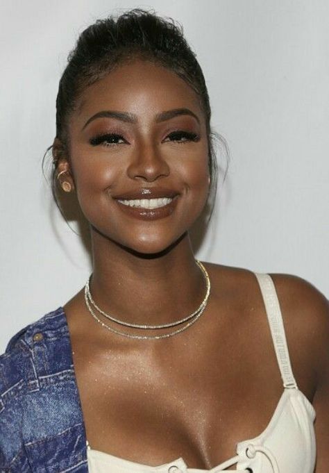 Justine Skye Natural Pretty, Dark Skin Beauty, Nude Makeup, Dark Makeup, Make Up Looks, Dark Skin Makeup, Makeup For Black Women, Tan Skin, 인물 사진