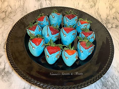 Nursing Graduation Strawberries Nurse Graduation Party Food Ideas, Nursing Pinning Ceremony Ideas, Doctor Themed Party, Nurse Grad Party Food, Medical Themed Parties Food, Bsn Graduation Party Ideas, Doctor Party Ideas, Nursing Party Ideas, Nurse Party Food