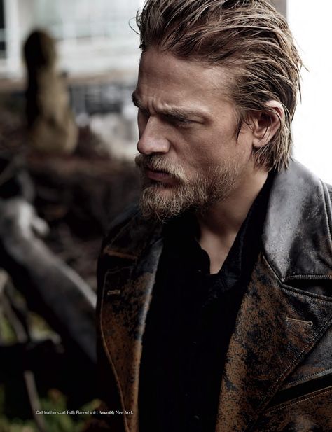 rackk and ruin: CHARLIE HUNNAM . . . YOUR WELCOME. Charlie Hunnam Haircut, Braid Hairstyle, Athletic Hairstyles, Corte De Cabelo Masculino, Charlie Hunnam, Sons Of Anarchy, Popular Hairstyles, Black Mamba, Long Hair Styles Men