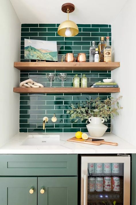 Green Kitchen Backsplash, Green Tile Backsplash, Dark Green Kitchen, Green Backsplash, Green Tiles, Cozy Home Decor, Trailer Remodel, Small Space Kitchen, Green Tile