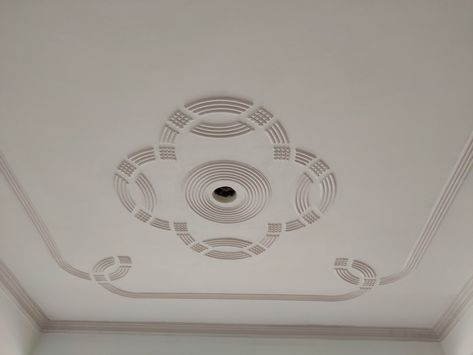 Cornish and Molding designs made of Plaster of Paris. It's not final finish. Paris Ceiling Design, Plaster Of Paris Ceiling Design, Plaster Of Paris Design, Pop Design Photo, Pop Design For Roof, Roof Decoration, Simple Ceiling, Fall Ceiling, Simple Ceiling Design