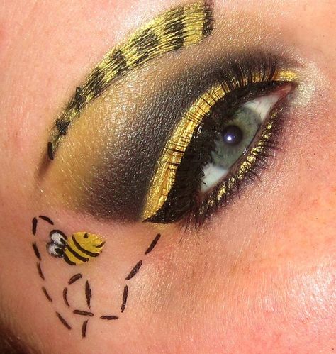 For Bumble Bee Costume Bee Costume Makeup, Bumblebee Makeup, Carnaval Make-up, Bee Makeup, Bumble Bee Costume, Doll Face Paint, Face Painting Tutorials, Bee Costume, Small Bees