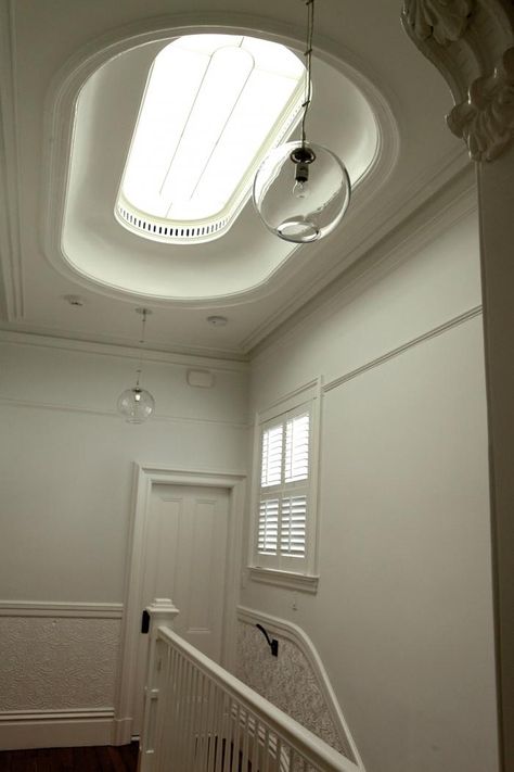 cool trim along stairs Stairwell Skylight, Oval Skylight, Stunning Hallway, Ceiling Moulding, Modern Skylights, Black And White Palette, Sf Style, Skylight Design, Dove White