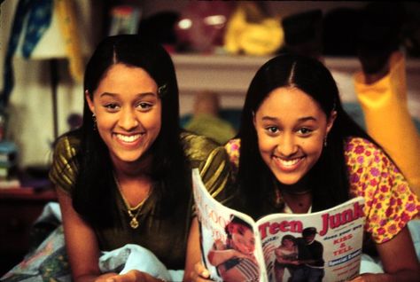 Still of Tamera Mowry-Housley and Tia Mowry-Hardrict in Sister, Sister (1994) Sisters Tv Show, Tamara Mowry, Black Sitcoms, Tia And Tamera Mowry, Malinda Williams, Black Tv Shows, Tia Mowry, Poetic Justice Braids, Tamera Mowry