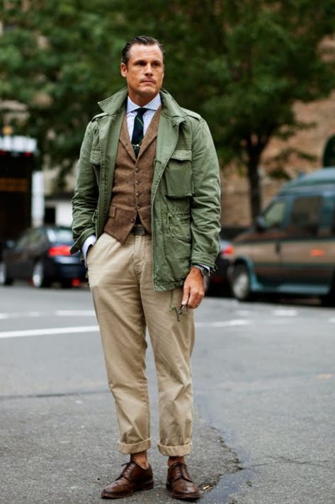 Wednesday inspiration - M-65 Field jacket – Dress Like A M65 Jacket, M65 Field Jacket, The Sartorialist, Wool Waistcoat, Beige Chinos, Military Jacket Green, Mens Fashion Rugged, Neue Outfits, Look Vintage