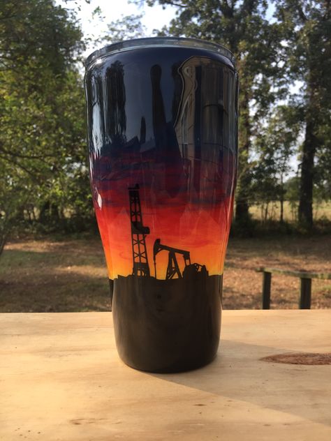 Coffee Tumbler Design, Deco 2023, Cup Sayings, Sunset Tumbler, Painted Sunset, Tumbler Inspiration, Bottle Logo, Epoxy Cups, Epoxy Crafts