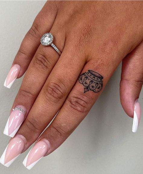 tattoo ideas, tattoo ideas for women, unique tattoo ideas, tattoo ideas for couples, simple tattoo ideas, small tattoos, tiny tattoo ideas Simple Crown Tattoo, Crown Tattoo, Unique Tattoo, Finger Tattoos, Unique Tattoos, Simple Tattoos, Tiny Tattoos, Beautiful Tattoos, Small Tattoos