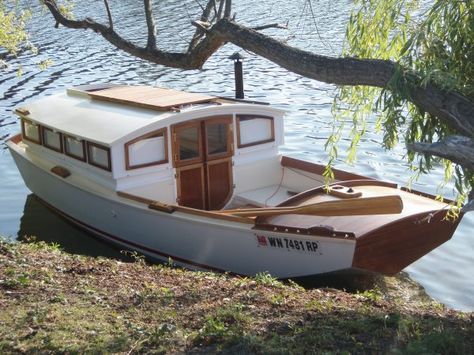 Where is info on the Garvey Houseboat? Chris Cunningham, Small Houseboats, Shanty Boat, Wooden Boat Building, Build Your Own Boat, Wooden Boat Plans, Cabin Cruiser, Boat Building Plans, Boat Kits