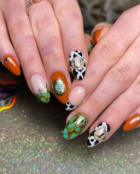 Cowboy Inspired Nails, Native American Nail Art, Rodeo Nails Westerns, Cowgirl Nails Designs, Framed Nails, Fall Western Nails, Neon Toe Nails, Rodeo Nails, Cowboy Nails