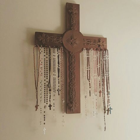 Rosary Decor Wall Hangings, Rosary Holder Wall Diy, Wooden Jewelry Aesthetic, Rosary Collection Display, Rosary Wall Hanger, How To Display Rosaries, Rosary Hanger Diy, Rosary Holder Wall, Rosary Display Ideas