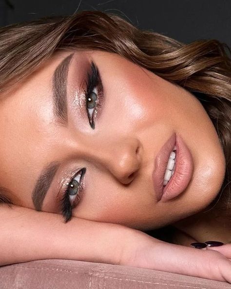 Bridal Cat Eye Makeup, Clubbing Makeup, Class Makeup, Hair And Makeup Wedding, Makeup 2022, Siren Eyes, Club Makeup, Bridal 2023, Green Eyes Makeup