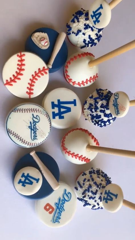 Dodgers Cake Pops, La Dodgers Cake, La Dodgers Birthday Party, Dodgers Birthday Party, Dodgers Cake, Snacks Ideas, Baking Goods, Covered Oreos, Chocolate Covered Oreos