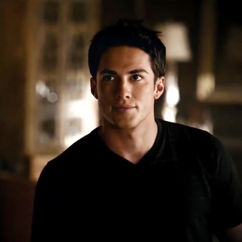 Vampire Diaries Tyler Lockwood, Tyler Lockwood Icon, Hot Movie Characters, Tyler Lockwood Aesthetic, Tyler Tvd, Taylor Lockwood, Tyler Vampire Diaries, Vampire Diaries Characters, Tvd Character