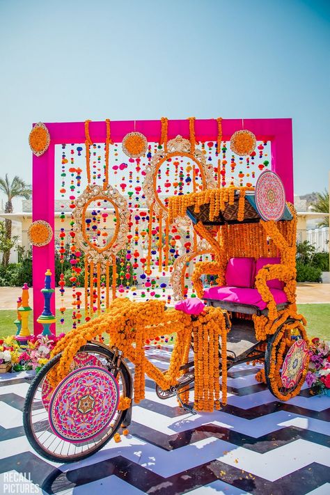 Haldi Decoration Ideas, Haldi Ceremony Decorations, Mehendi Night, Indian Wedding Decorations Receptions, Haldi Decoration, Mehendi Decor Ideas, Mehendi Decor, Moon Palace, Wedding Decor Photos