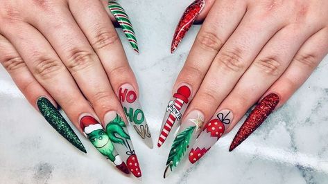 The grinch Christmas Nail Art Designs Holiday Movies, Winter Nails Acrylic, Cute Christmas Nails, Nails Aesthetic, Nails Winter, Mean Green, Cute Acrylic Nail Designs, Christmas Nail Art Designs, Aesthetic Winter